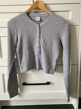 Aritzia TNA Light Gray Ribbed Henley Long Sleeve Top